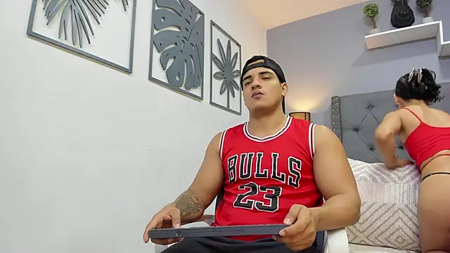 violeta and maxx online show from December 3, 2025, 12:12 am