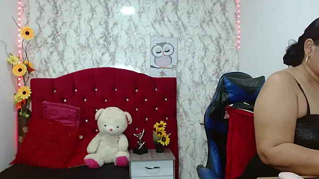  Danna Milf  online show from November 25, 2025, 12:55 am