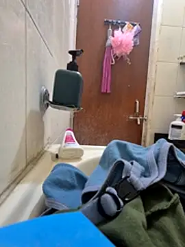 crawlerdrill online show from February 11, 2026, 3:50 am