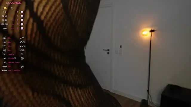 Snapshot of NeonyMuse chatting on November 16, 2025, 10:09 am NeonyMuse online show from November 16, 2025, 10:09 am