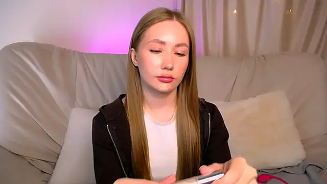 Snapshot of EllyColins chatting on May 26, 2026, 3:26 am EllyColins online show from May 26, 2026, 3:26 am