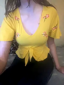 Snapshot of KittieCreme chatting on November 16, 2025, 9:58 am KittieCreme online show from November 16, 2025, 9:58 am