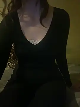 Snapshot of KittieCreme chatting on November 11, 2025, 2:12 pm KittieCreme online show from November 11, 2025, 2:12 pm