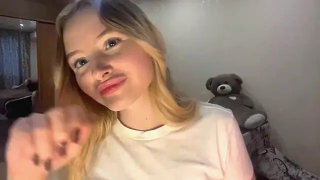 VictoriaMystery online show from October 15, 2025, 2:25 pm