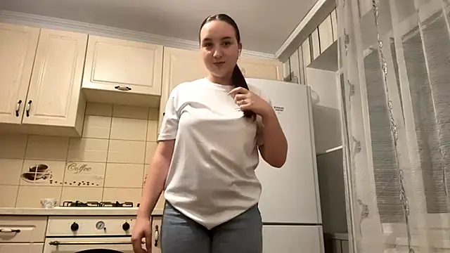 Snapshot of DaisyMolly chatting on October 14, 2025, 9:15 pm DaisyMolly online show from October 14, 2025, 9:15 pm