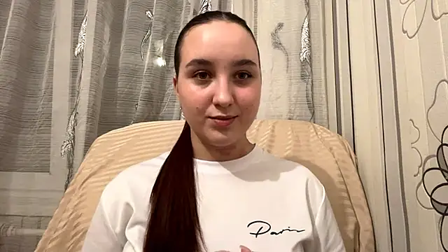 Snapshot of DaisyMolly chatting on November 4, 2025, 7:17 pm DaisyMolly online show from November 4, 2025, 7:17 pm
