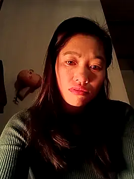 Snapshot of -Paige- chatting on December 14, 2025, 11:21 pm -Paige- online show from December 14, 2025, 11:21 pm