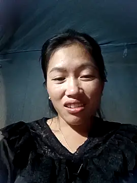 Snapshot of -Paige- chatting on October 28, 2025, 1:21 pm -Paige- online show from October 28, 2025, 1:21 pm