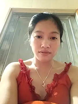 Snapshot of -Paige- chatting on November 18, 2025, 4:32 pm -Paige- online show from November 18, 2025, 4:32 pm