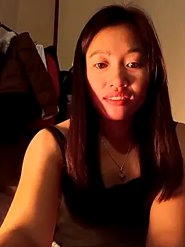 Snapshot of -Paige- chatting on December 15, 2025, 11:49 am -Paige- online show from December 15, 2025, 11:49 am