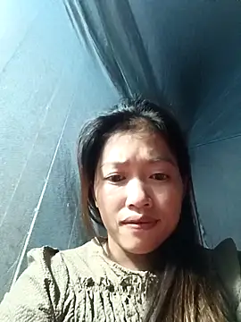 Snapshot of -Paige- chatting on November 12, 2025, 1:04 pm -Paige- online show from November 12, 2025, 1:04 pm