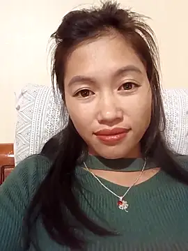 Snapshot of -Paige- chatting on December 14, 2025, 8:09 am -Paige- online show from December 14, 2025, 8:09 am