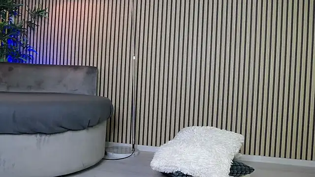 Snapshot of TheaBrown chatting on December 20, 2025, 6:05 am TheaBrown online show from December 20, 2025, 6:05 am