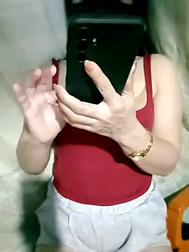 LalayCii online show from November 9, 2025, 3:05 pm