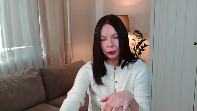 LittleNicolee online show from February 1, 2026, 12:58 pm