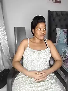 Snapshot of CaramelBoootie chatting on January 17, 2026, 6:44 pm CaramelBoootie online show from January 17, 2026, 6:44 pm