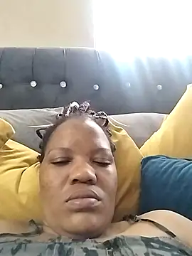 Snapshot of CaramelBoootie chatting on February 9, 2026, 3:54 pm CaramelBoootie online show from February 9, 2026, 3:54 pm