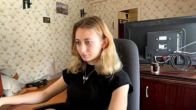 AmeliLia online show from March 4, 2026, 10:34 am