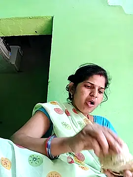 Karishma cute online show from November 22, 2025, 6:45 am