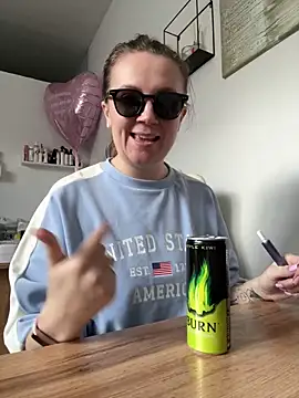 Amy  Leee  online show from April 7, 2026, 11:12 am