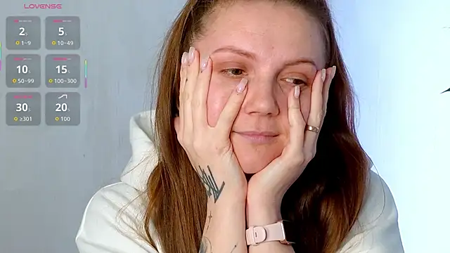 Amy  Leee  online show from April 23, 2026, 11:27 am