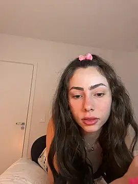 Baby Mia pires online show from November 22, 2025, 1:15 am