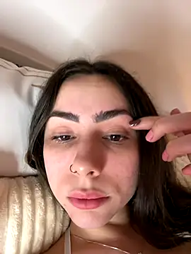 Baby Mia pires online show from October 29, 2025, 2:32 am