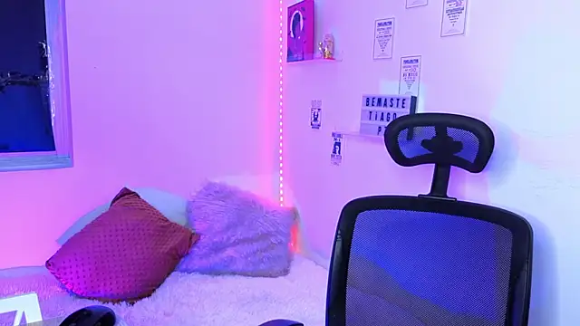 Emily Lindey online show from March 7, 2026, 4:52 am