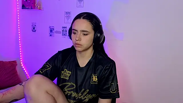 Emily Lindey online show from April 6, 2026, 4:30 am