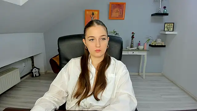 Snapshot of AnneWilsonn chatting on November 9, 2025, 8:51 am AnneWilsonn online show from November 9, 2025, 8:51 am