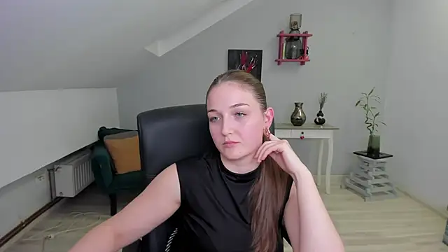 AnneWilsonn online show from December 16, 2025, 8:57 pm