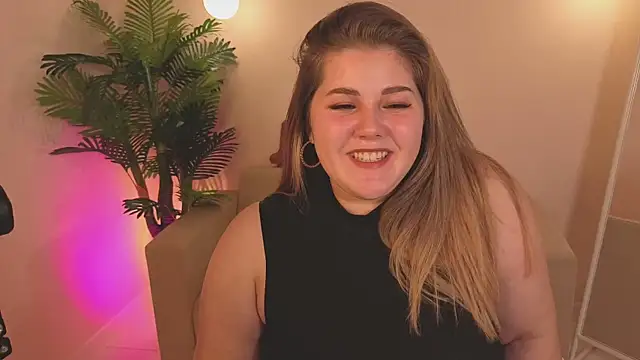 Snapshot of Scarlet_Sinera chatting on October 14, 2025, 11:00 am Scarlet Sinera online show from October 14, 2025, 11:00 am