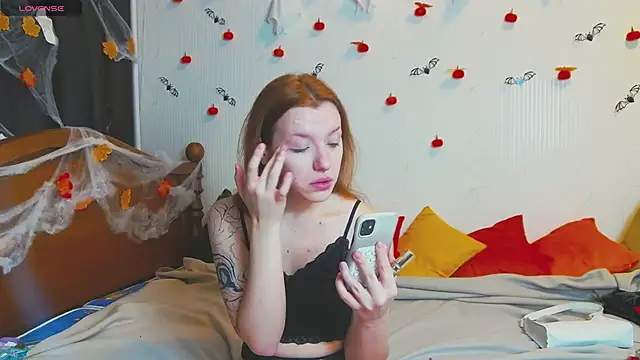 Snapshot of MeganNewCat chatting on October 31, 2025, 10:01 am MeganNewCat online show from October 31, 2025, 10:01 am