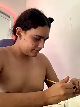 La-Gatiita-trans online show from November 14, 2025, 2:21 pm