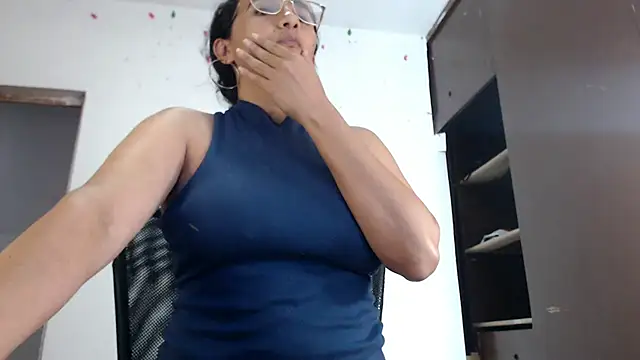 Lucyy Naugthy online show from December 17, 2025, 2:33 pm