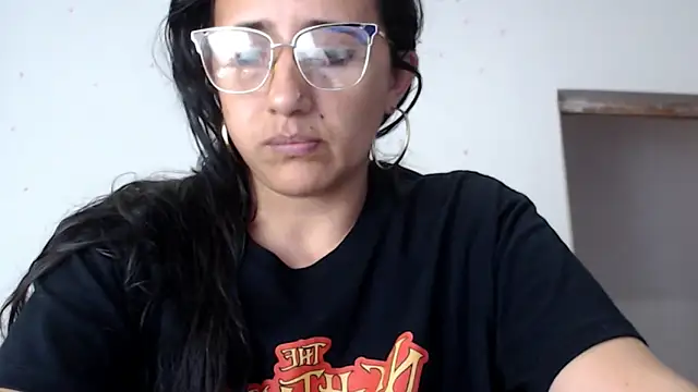 Lucyy Naugthy online show from December 18, 2025, 1:04 pm