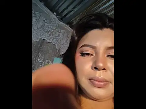 Snapshot of EliaStone05 chatting on January 11, 2026, 4:41 am EliaStone05 online show from January 11, 2026, 4:41 am