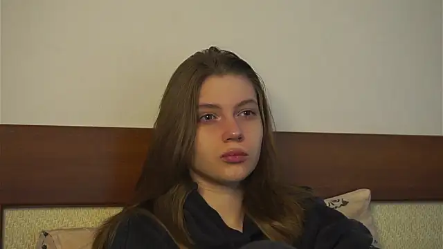 Snapshot of RoslynArcuo chatting on November 30, 2025, 8:20 pm RoslynArcuo online show from November 30, 2025, 8:20 pm