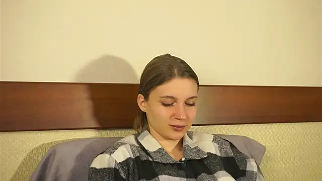 Snapshot of RoslynArcuo chatting on October 31, 2025, 8:27 pm RoslynArcuo online show from October 31, 2025, 8:27 pm