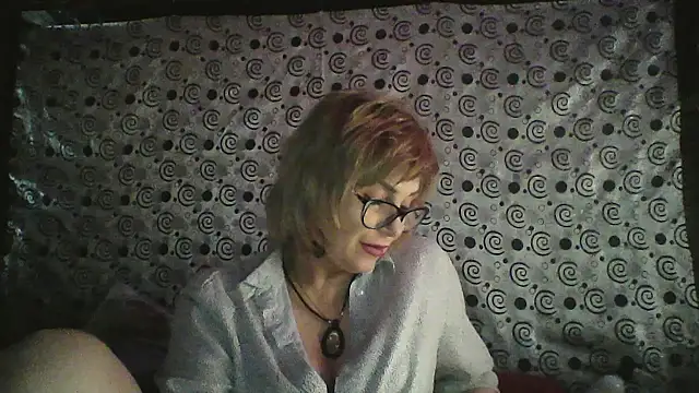 Lia Ray online show from November 6, 2025, 8:35 pm