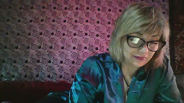 Lia Ray online show from December 17, 2025, 8:25 pm