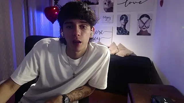 AmethystShadow17 online show from February 21, 2026, 8:44 pm