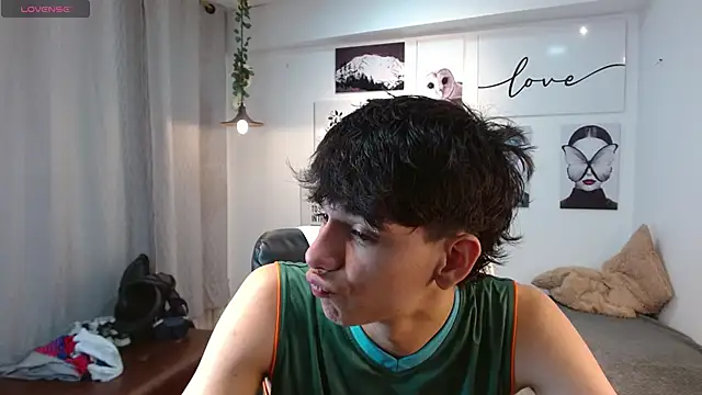 Snapshot of AmethystShadow17 chatting on December 4, 2025, 5:12 pm AmethystShadow17 online show from December 4, 2025, 5:12 pm