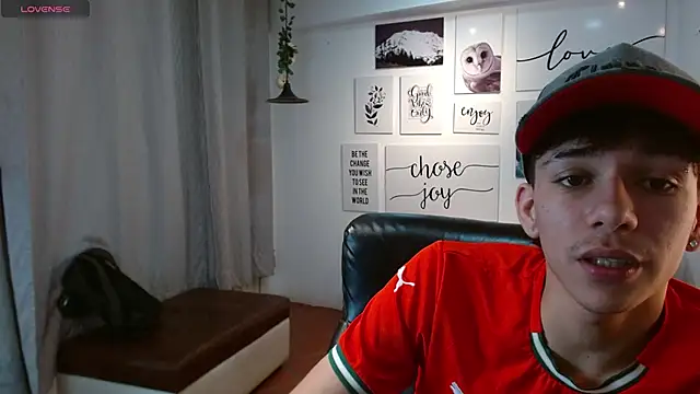 Snapshot of AmethystShadow17 chatting on December 2, 2025, 4:19 pm AmethystShadow17 online show from December 2, 2025, 4:19 pm