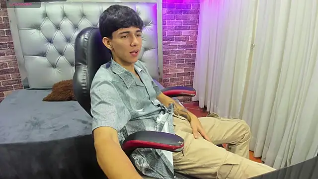 Snapshot of AmethystShadow17 chatting on October 20, 2025, 3:34 pm AmethystShadow17 online show from October 20, 2025, 3:34 pm