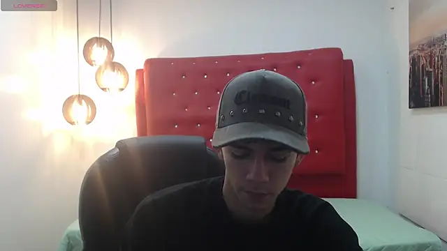 Snapshot of AmethystShadow17 chatting on December 14, 2025, 4:12 pm AmethystShadow17 online show from December 14, 2025, 4:12 pm