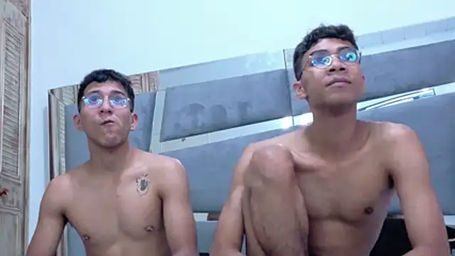 Snapshot of Desire4Duo chatting on December 5, 2025, 2:04 pm Desire4Duo online show from December 5, 2025, 2:04 pm