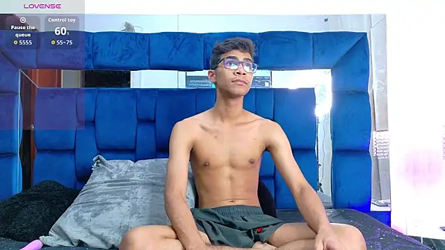 Snapshot of Desire4Duo chatting on November 1, 2025, 1:27 pm Desire4Duo online show from November 1, 2025, 1:27 pm