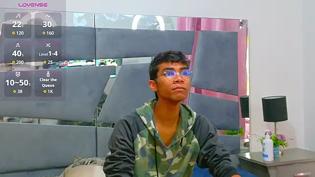 Snapshot of Desire4Duo chatting on November 15, 2025, 1:37 pm Desire4Duo online show from November 15, 2025, 1:37 pm