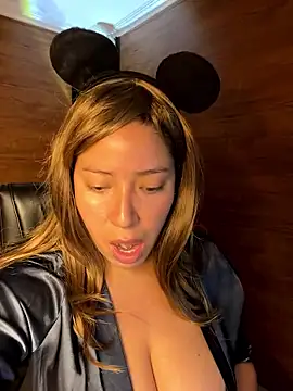 Yvonny27 online show from January 9, 2026, 1:29 pm